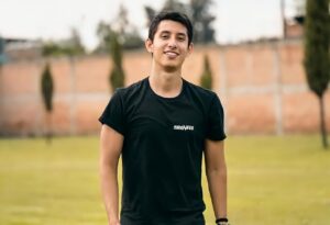 man, athletics, exercise, t-shirt, male, person, modelo, atractivo, sonrisa, asiático, encantador, gente, diversidad, verde, ropa negra, photoshoot, pride, gorgeous, naturaleza, gymrat, futbolista, deportista, atletismo, hombre gay